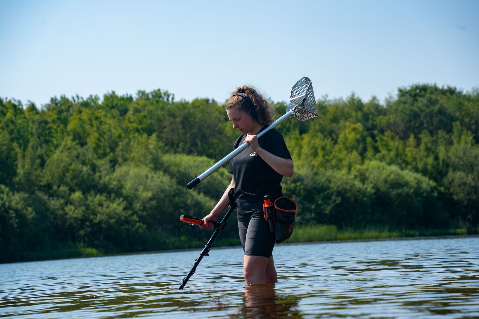 Man holding a paddle by the lake with QUEST Q35