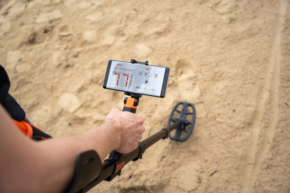 QUEST Air with smartphone mounted, detecting on the beach