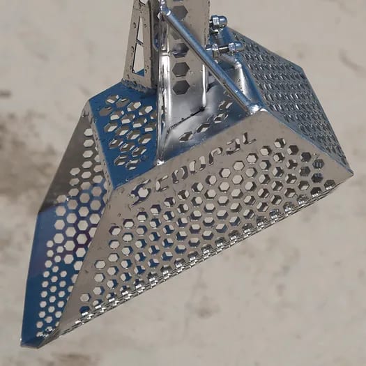 QUEST Scoopal Sand Scoop outdoors